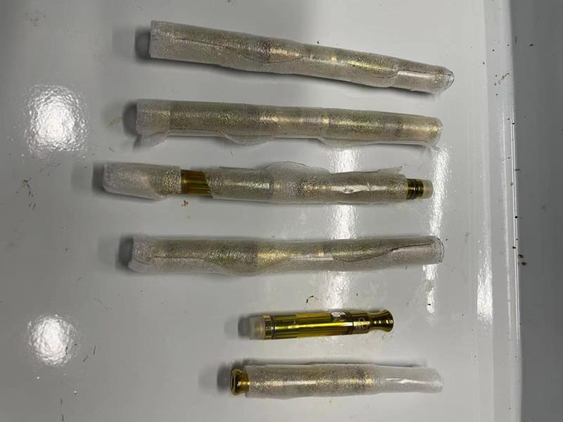 創意藏毒新招 海關查獲的“中性筆”大麻油令人警醒